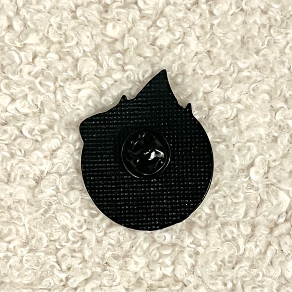 🏷️ cartoon yellow dog with coffee THIS IS FINE pin brooch - Picture 4 of 4